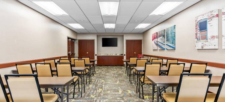 斯科茨堡欢朋套房酒店(Hampton Inn & Suites Scottsburg)图片