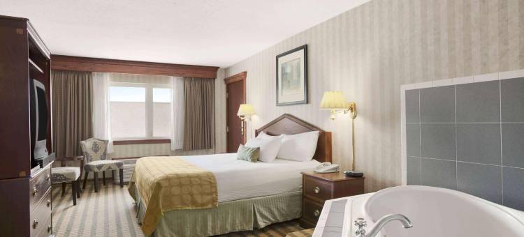 萨吉诺华美达套房酒店(Ramada by Wyndham Saginaw Hotel & Suites)图片