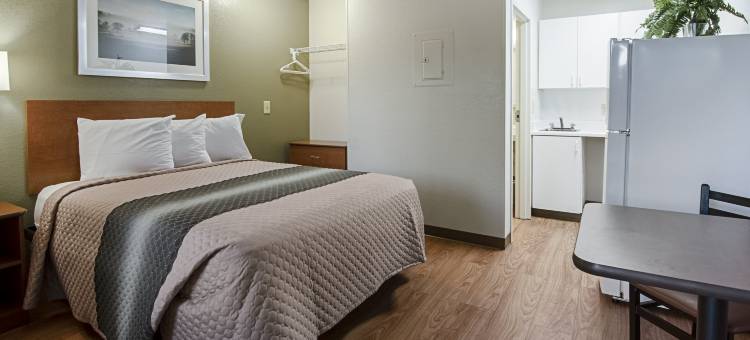 PKWY酒店(HomeTowne Studios Winston-Salem - University Pkwy)图片