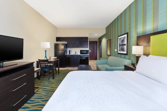 智选假日套房酒店南港 by IHG(Holiday Inn Express & Suites SOUTHPORT - OAK ISLAND AREA by IHG)