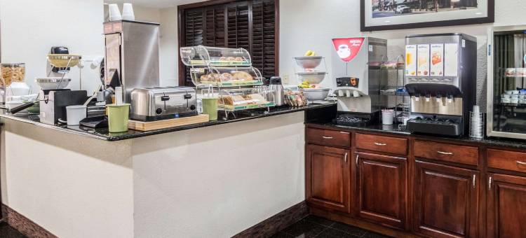 伯利森-沃斯堡品质酒店(Quality Suites, Ft Worth Burleson)图片