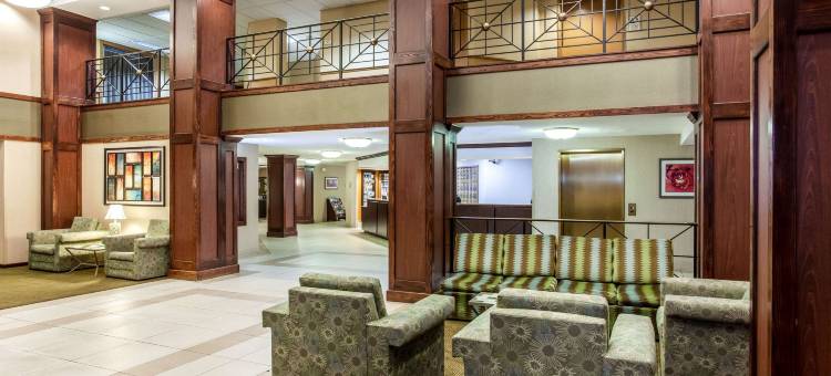 密尔沃基湾岸区拉昆塔温德姆套房酒店(La Quinta Inn & Suites by Wyndham Milwaukee Bayshore Area)图片