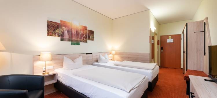 西南公园诺威纳酒店(Novina Hotel Suedwestpark Nuernberg)图片