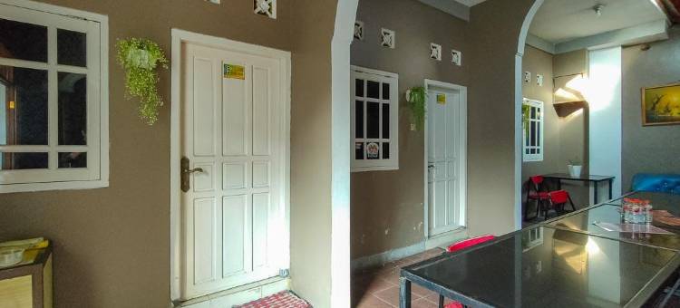 红多兹酒店@奥罗奥罗翁博巴图(RedDoorz at Oro Oro Ombo Batu)图片