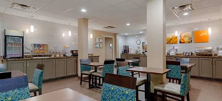 哥伦布州立大学舒适套房酒店(Comfort Suites Columbus State University Area)图片