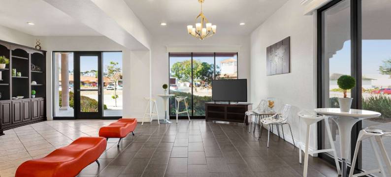 海滨华美达酒店(Ramada by Wyndham Marina)图片