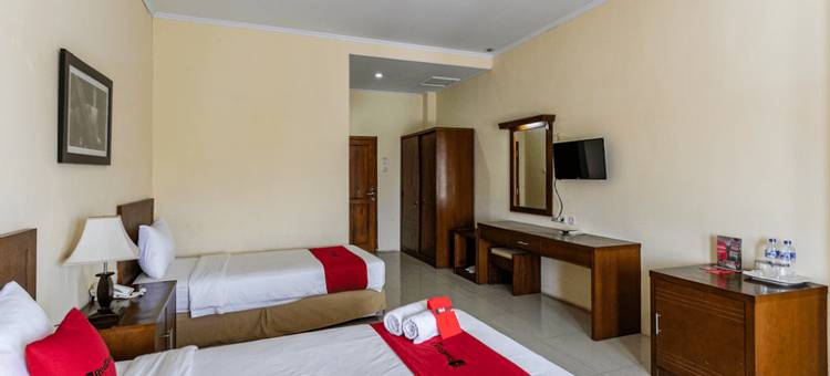 红多兹Plus酒店-近阿伦阿伦卡兰甘亚尔(RedDoorz Plus Near Alun Alun Karanganyar)图片