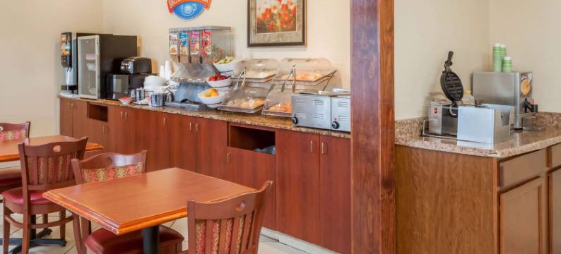 皮奥里亚呗盟套房酒店(Baymont by Wyndham Peoria)图片