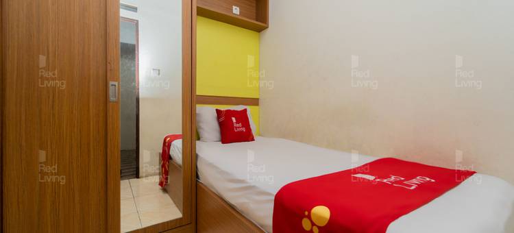RedLiving Apartemen Tamansari Panoramic - Rasya Room图片