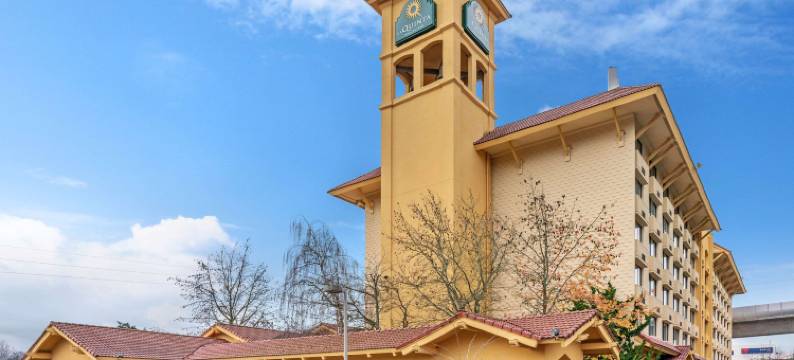 西雅图锡塔克机场拉昆塔温德姆套房酒店(La Quinta Inn & Suites by Wyndham Seattle Sea-Tac Airport)图片