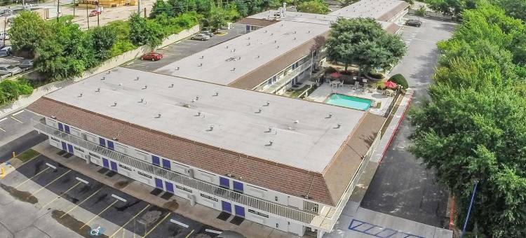 德克萨斯亨茨维尔 6 号汽车旅馆(Motel 6 Huntsville, TX)图片