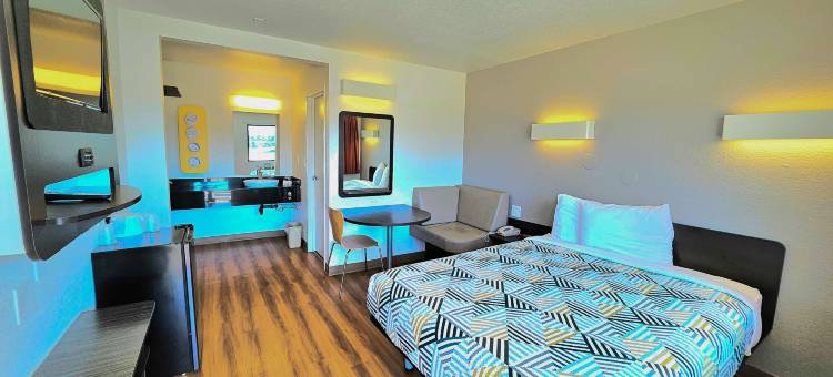 棕榈沙漠6号汽车旅馆- 棕榈泉区(Motel 6 Palm Desert, CA - Palm Springs Area)图片