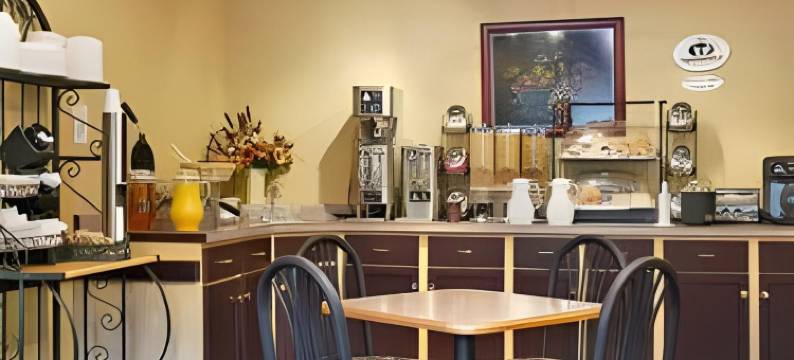 温德姆速8酒店-布卢明顿大学区(Super 8 by Wyndham Bloomington University Area)图片