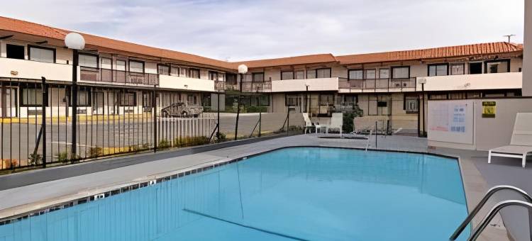 卡斯泰克六旗魔术山戴斯酒店(Days Inn by Wyndham Castaic Six Flags Magic Mountain)图片