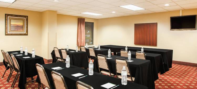 阿布扎比市中心华美达酒店(Ramada by Wyndham Abu Dhabi Downtown)图片