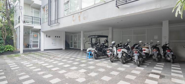 RedDoorz Near Trans Studio Mall Bongo Residence图片