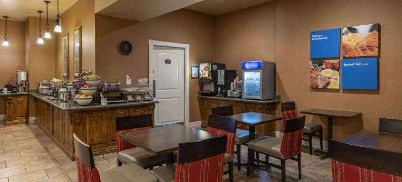 尤凯亚舒适套房酒店(Comfort Inn & Suites Ukiah Mendocino County)图片