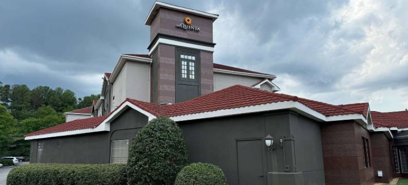 伯明翰霍姆伍德拉昆塔温德姆套房酒店(La Quinta Inn & Suites by Wyndham Birmingham Homewood)图片