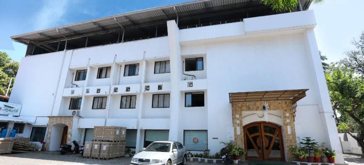 首都 O 19742 多娜城堡酒店(Super Townhouse Dona Castle)图片