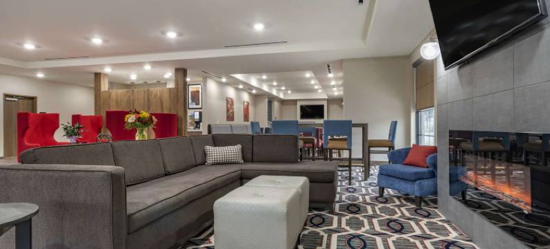 市中心舒适套房酒店-近大学(Comfort Inn & Suites Downtown Near University)图片