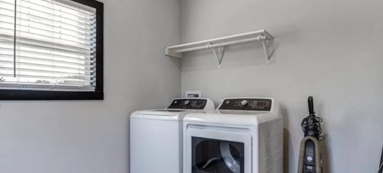 BRAND NEW ON THE WATER WITH HOT TUB, SHARED BOAT DOCK & 7.5 MILES TO ROCKER B!图片