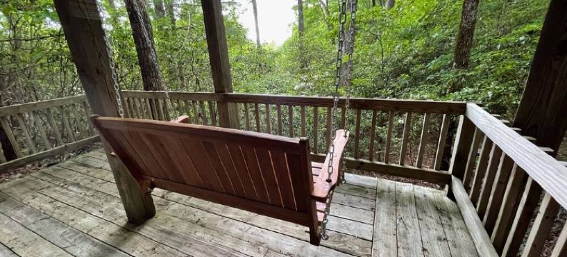 Spacious Brevard Cabin w/ Views & Pool/Golf/Lake图片