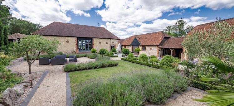Stunning 6 bedroom converted barn nestled in Souths Downs; 5,000+ sq ft; 9 acres图片