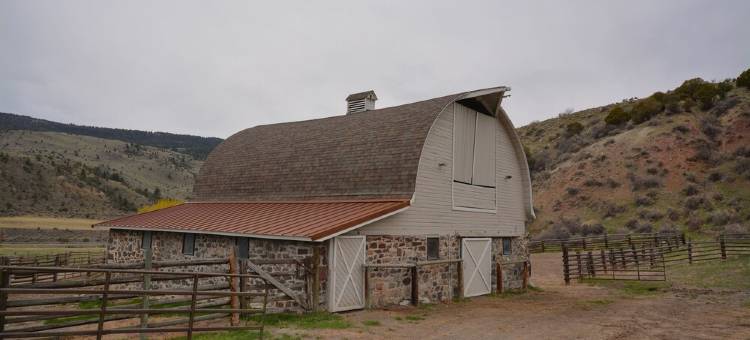 黄石河景公寓，历史牧场距黄石公园10分钟(Yellowstone River View Condos, 10 min to Yellowstone Park on Historic Ranch)图片