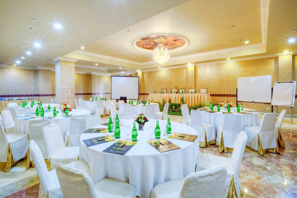 Amos Cozy Hotel & Convention Hall Hotel Overview