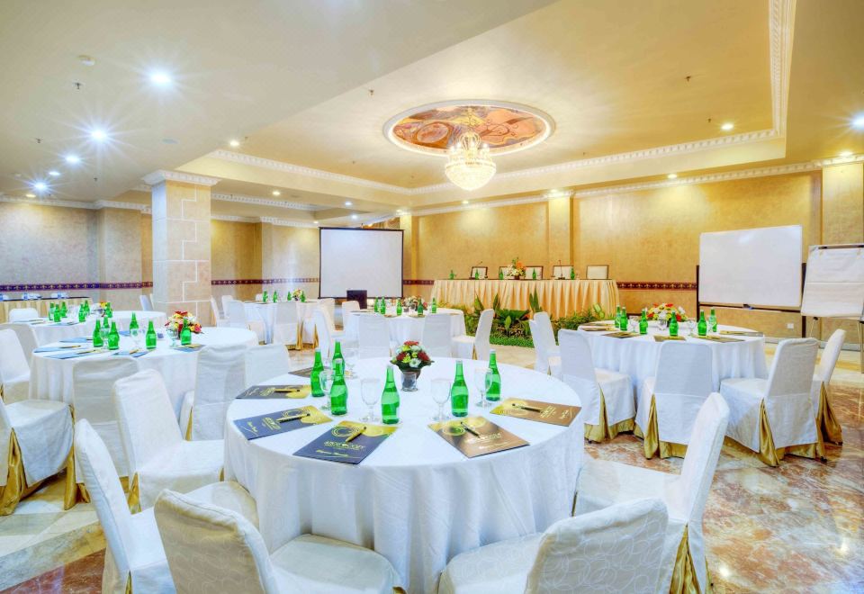 Amos Cozy Hotel & Convention Hall Hotel Overview