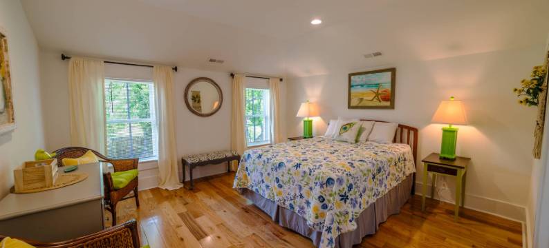 Charming Duplex with Outdoor Space and Bikes - Delightful Beach Escape图片