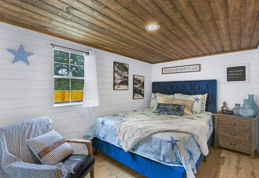 Charming Cottage with Deck and Fire Pit - Delightful Hill Country Escape Hotel Overview