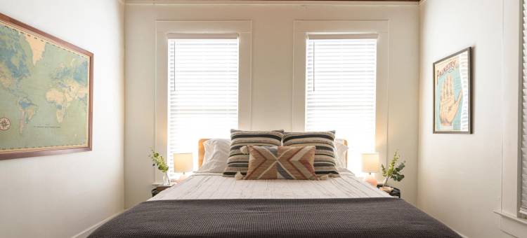 恢复的1930年代上城平房，距离Magnolia Silos 2分钟路程(Restored 1930s Uptown Bungalow 2 Min. to Magnolia)图片