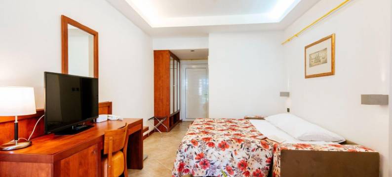 扎顿度假村的公寓带泳池(Apartments in Zaton Holiday Resort with Pool)图片