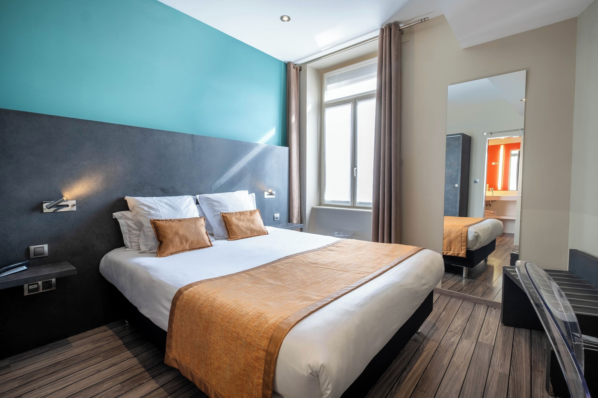 Logis Hôtel de Bourgogne - Mâcon Over view