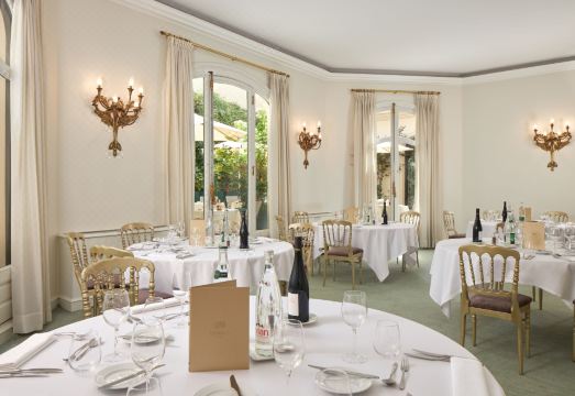 Hôtel Regina Louvre Hotel Overview