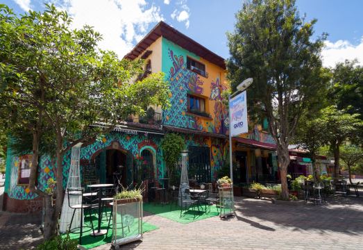 ArtPlaza Hotel Overview