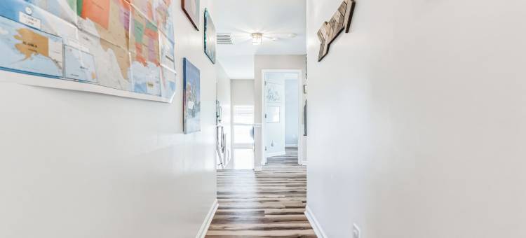 适合儿童的拱廊 火坑 烧烤 热水浴缸(Kid Friendly Park Arcade Fenced Yard Firepit Grill)图片