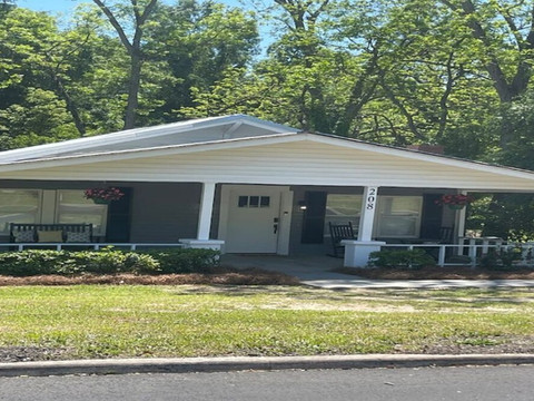 Cozy modern style home, sleep 8, all the amenities of home.