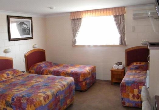 Clansman Motel Hotel Overview