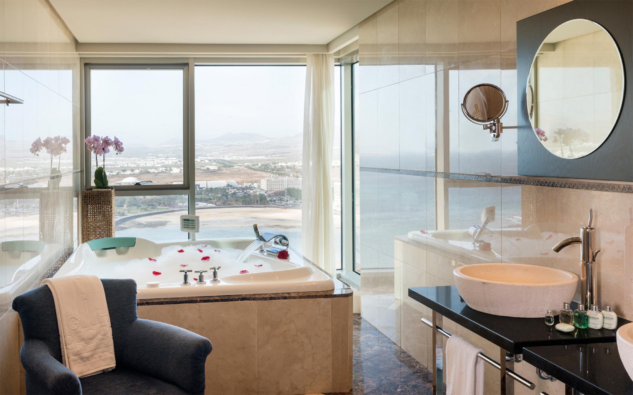 Arrecife Gran Hotel & Spa Over view