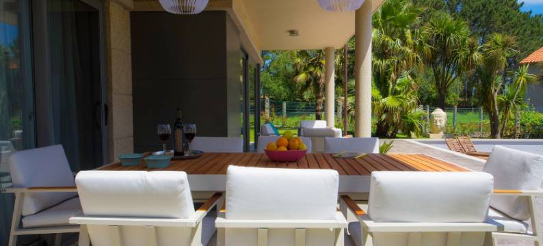 Villa in Sanxenxo with Sea View & Pool图片