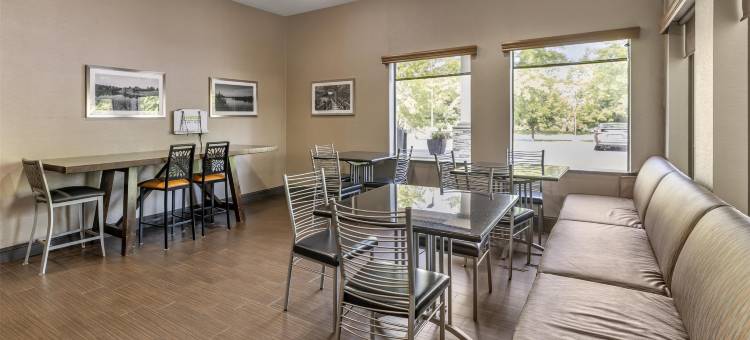 贝斯特韦斯特优质里之山峰套房酒店(Best Western Plus Lees Summit Hotel  Suites)图片