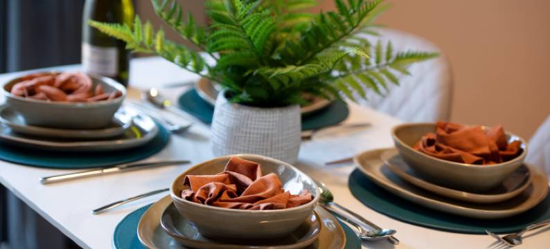 Stylish 3BR Stay in Bourne with Parking图片