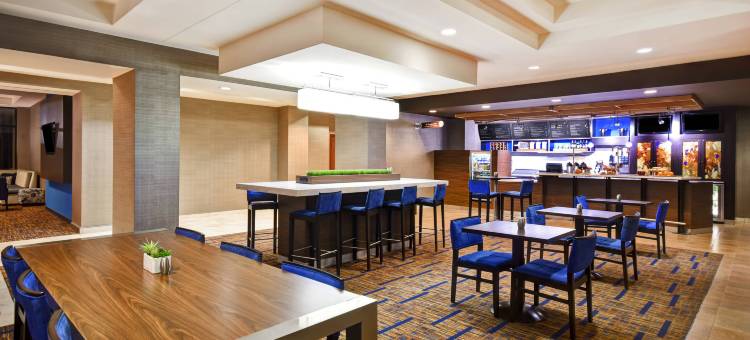 路易斯威尔机场万怡酒店(Courtyard Louisville Airport)图片