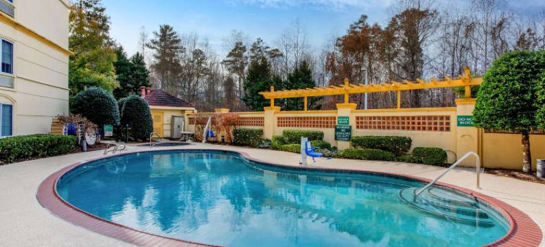 罗利克拉布特里拉昆塔温德姆套房酒店(La Quinta Inn & Suites by Wyndham Raleigh Crabtree)图片