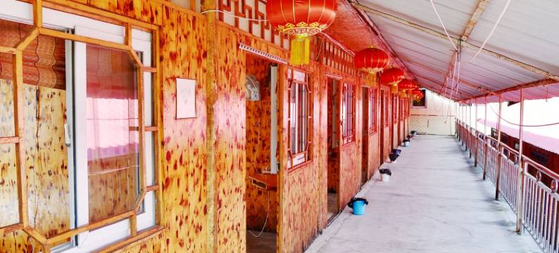 红河谷漂流龙回首山庄特色民宿(双长线分店)图片