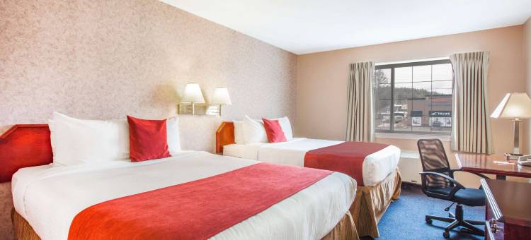 温德姆100英里华美达酒店(Ramada by Wyndham 100 Mile House)图片