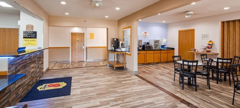 尼尔斯维尔速8酒店(Super 8 by Wyndham Neillsville WI)图片