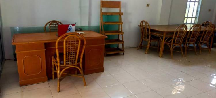 Ombai Guest House 27 Syariah Mitra RedDoorz图片